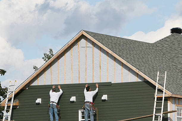 Professional Siding Installation technician working in Rochester, WA